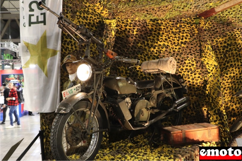 moto guzzi alce 500 de 1938 avec son fusit mitrailleur breda
