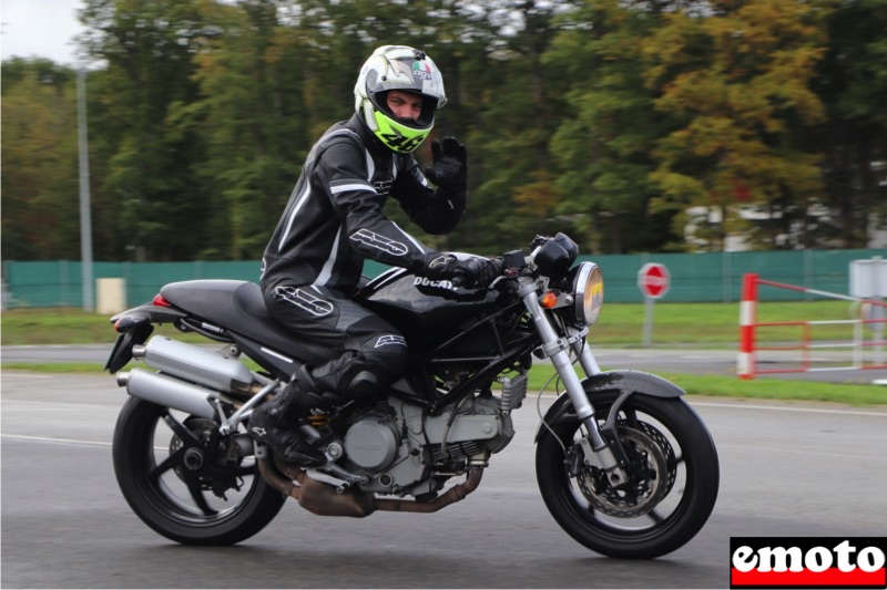 romain s en va en pregrille d une session presque seche au guidon de sa ducati monster s2r 800 romain s en va en pregrille d une session presque seche au guidon de sa ducati monster s2r 800