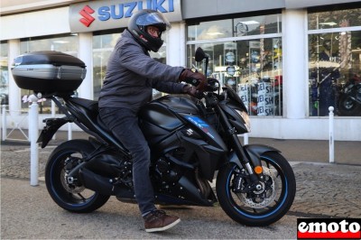 Emmanuel et sa Suzuki GSXS 1000 chez Axe Motos