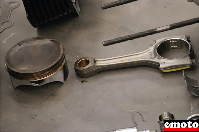 piston en aluminium avec 3 segments et jupe courte bielle forgee en acier piston en aluminium avec 3 segments et jupe courte bielle forgee en acier