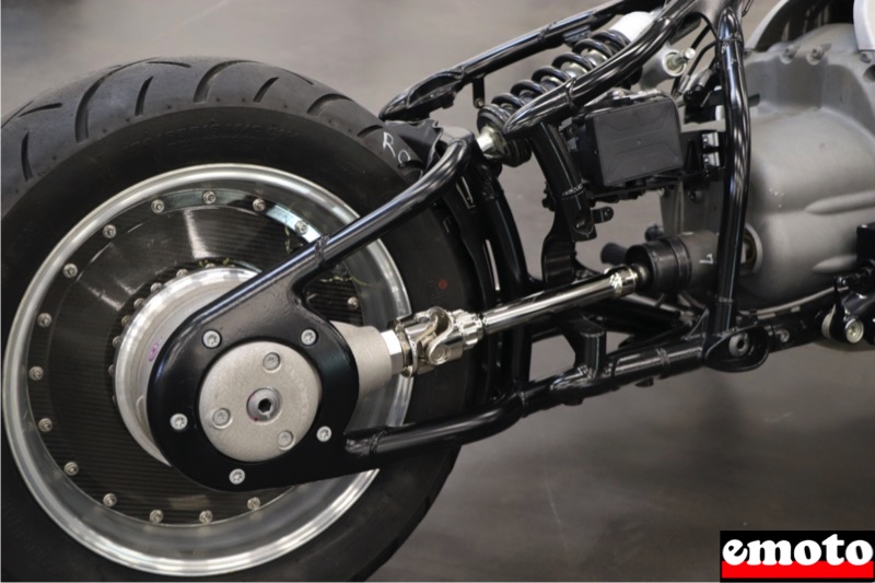 Cadre de la BMW R18, détail du futur châssis du Big Boxer, boucle arriere de la bmw r18 avec l arbre