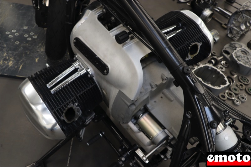 moteur bmw r18 dans son cadre moteur bmw r18 dans son cadre
