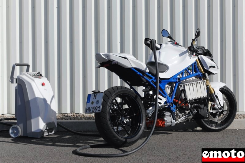 le roadster electrique bmw se recharge sur une prise ccs standard en europe le roadster electrique bmw se recharge sur une prise ccs standard en europe