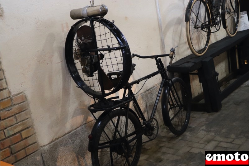 velo a helice avec moteur labinal de 80 cm3 de 1919 velo a helice avec moteur labinal de 80 cm3 de 1919