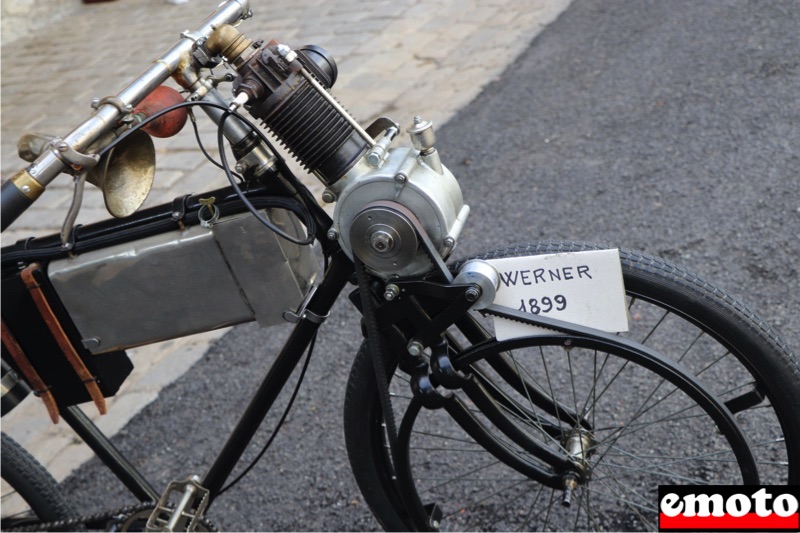 werner de 1899 avant que le moteur ne descende au niveau du pedalier