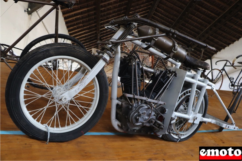 moto demi fond anzani de 1920 avec un bicylindre de 2000 cm3 moto demi fond anzani de 1920 avec un bicylindre de 2000 cm3