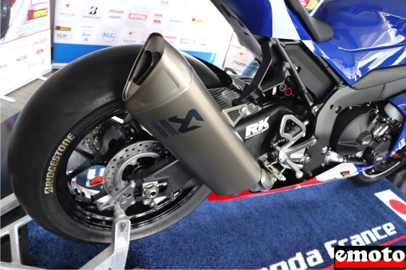 akrapovic devient partenaire et equipe la cbr1000