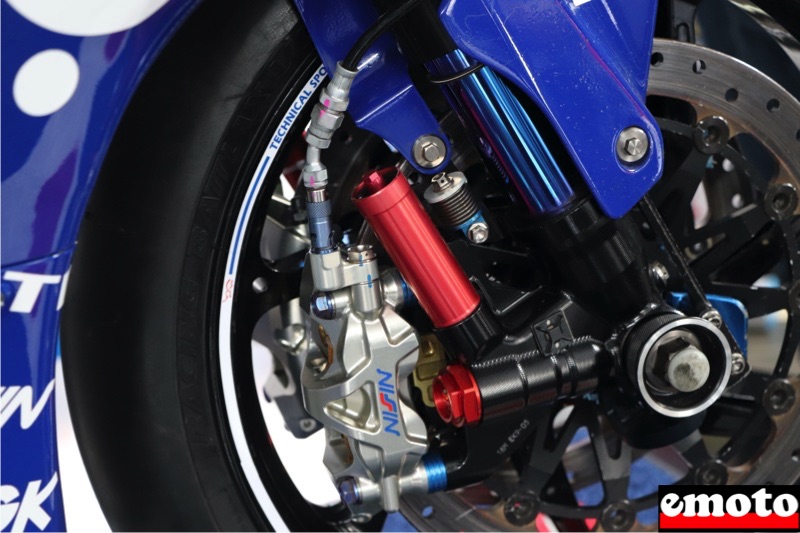 detail fourche showa et etrier nissin detail fourche showa et etrier nissin