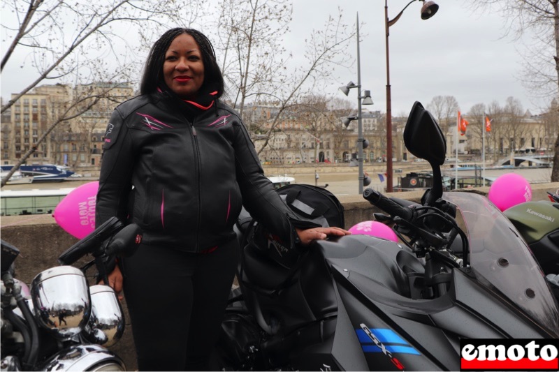 elodie et sa suzuki gsxs 1000 a toutes en moto quai branly a paris