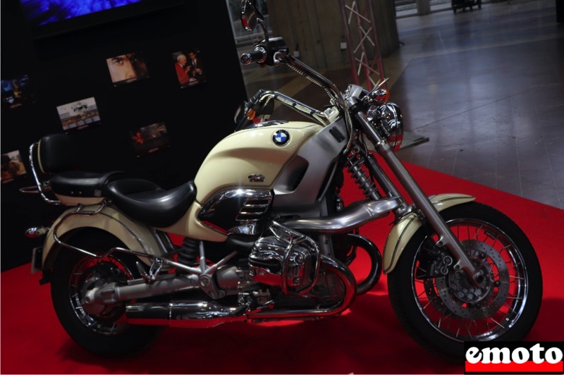 bmw r1200c dans demain ne meurt jamais