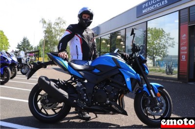 Tony et sa « future » Suzuki GSXS 750 chez Stand41 à Blois