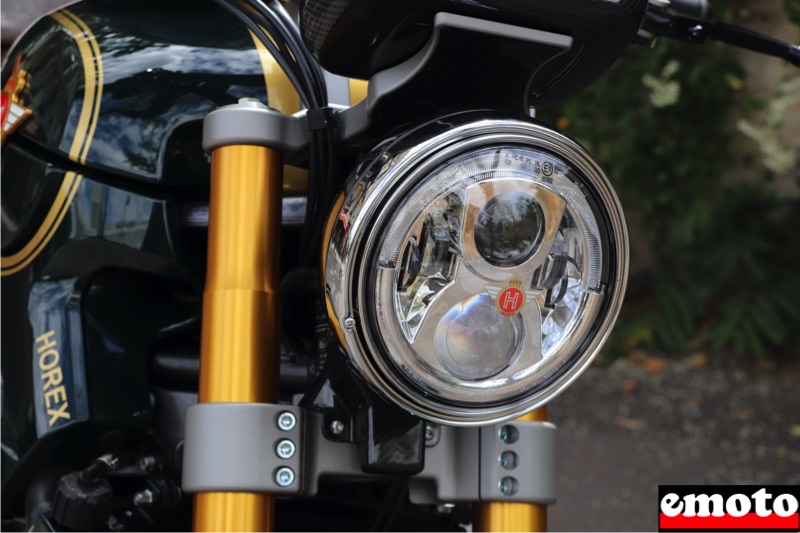 t fourche ohlins et optique a led