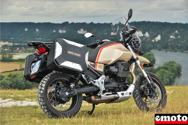 moto guzzi v85 tt travel avec tout son equipement de serie