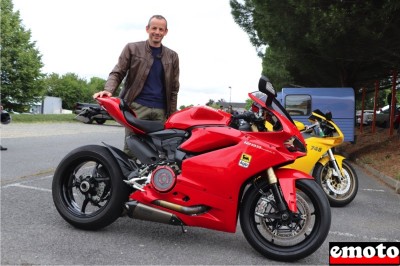 Olivier roule au guidon d'une Ducati Panigale 1299, un rêve