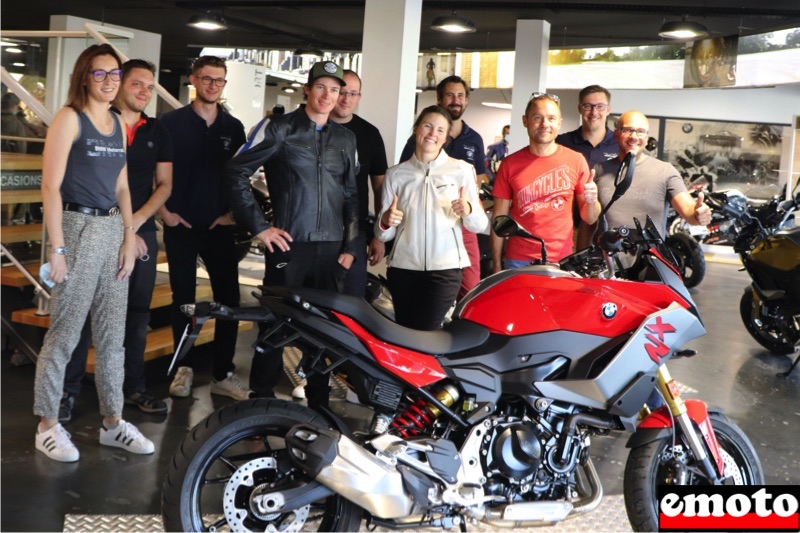 marion haerty et toute l equipe de bmw grand prix motos a annecy