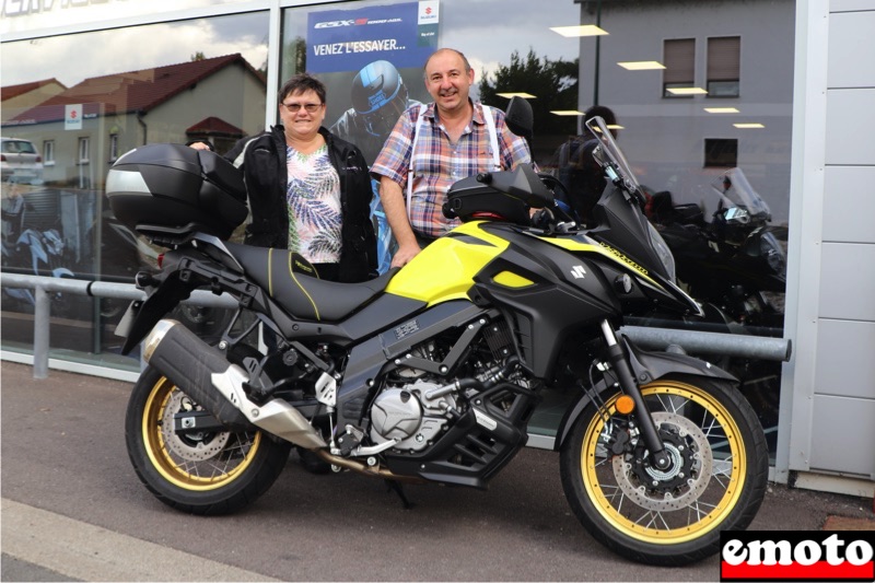 Alexandre et sa Suzuki V Strom 650 chez Moto Concept 57, alexandre et isabelle avec leur suzuki v strom 650