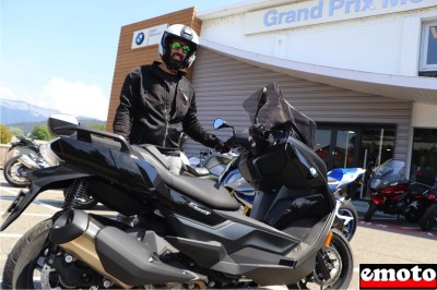 Yann et son BMW C 400 GT chez Grand Prix Motos à Annecy