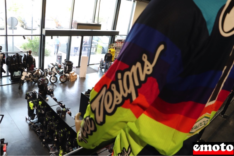 motoshop34 avec ses equipements route et cross sur 2 niveaux motoshop34 avec ses equipements route et cross sur 2 niveaux