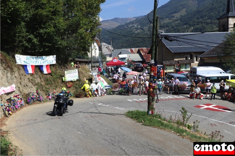 le village de montgellafrey en fete pour le tour de france 2020