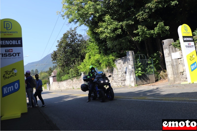 patrice au depart de la 17e etape du tour de france 2020 a grenoble