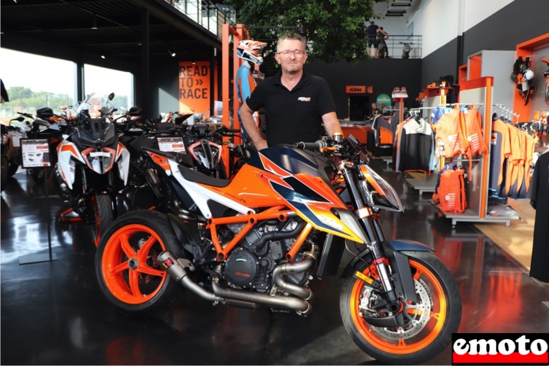 Thierry responsable KTM Husqvarna au Moto Park Montpellier, thierry dans sa concession ktm au moto park a montpellier Thierry responsable KTM Husqvarna au Moto Park Montpellier, thierry dans sa concession ktm au moto park a montpellier