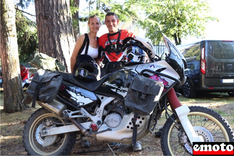 Emilie, Aurélien et leur Honda Africa Twin 750 à l'AAMF, emilie et aurelien avec leur honda africa twin 750 a l alpes aventure motofestival