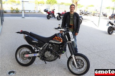 Eric et sa Suzuki DR 650 Supermotard chez Moto Park