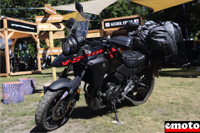 la v strom 250 chargee de ses sacs etanches