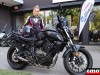 Clara et sa Yamaha MT 07 chez Yamaha Team Menduni à Grenoble