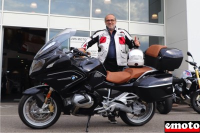 Dirk et sa BMW R 1250 RT chez JMS Motos BMW en Avignon