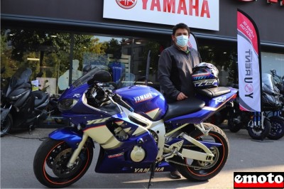 Franck et sa Yamaha R6 chez Yamaha Team Menduni à Grenoble