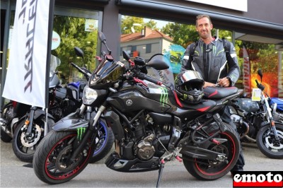 Eric et sa Yamaha MT 07 carbone chez Team Menduni à Grenoble
