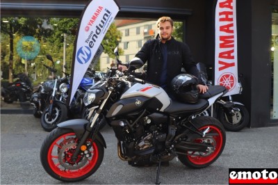 Hugo et sa Yamaha MT 07 chez Yamaha Team Menduni à Grenoble