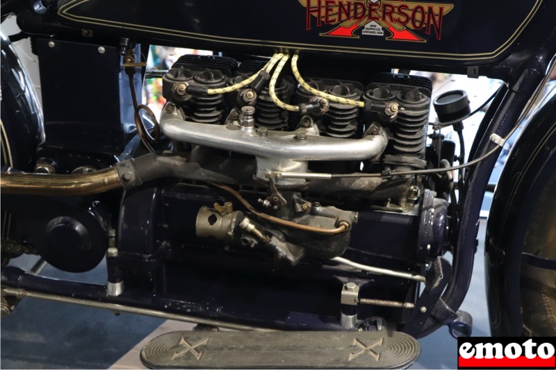 henderson deluxe et son moteur 4 cylindres en ligne de 1300 cm3