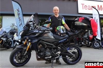 Patrice et sa Yamaha Tracer 900 chez Team Menduni à Grenoble