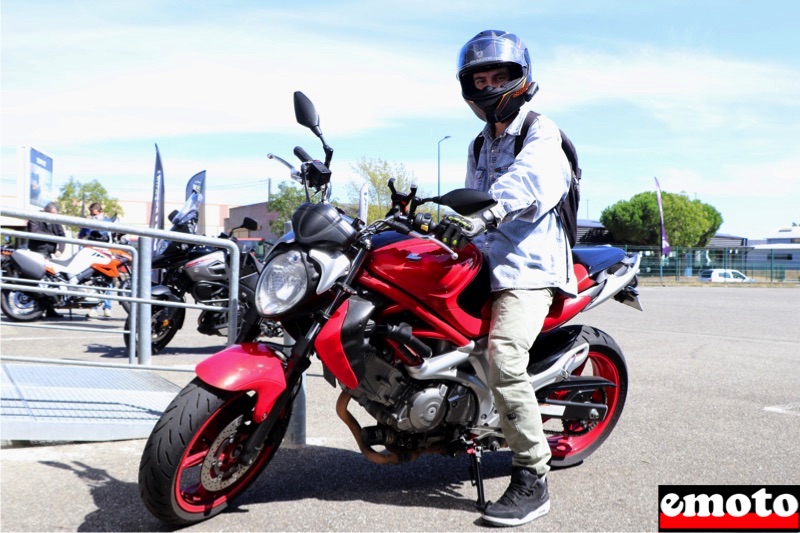 Clément et sa Suzuki Gladius chez Runaway Bikes à Toulouse, clement et sa suzuki gladius chez runaway bikes a toulouse