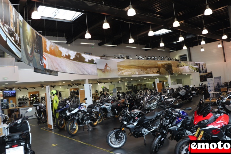 interieur de la concession jms motos bmw motorrad en avignon