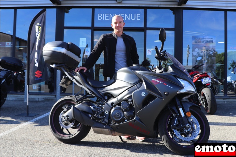 Olivier et sa Suzuki GSXS 1000 F chez Runaway Bikes Toulouse, olivier et sa suzuki gsxs 1000 f chez runaway bikes