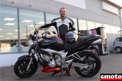 Stéphane et sa Yamaha FZ6 chez MotoAin à Bourg en Bresse