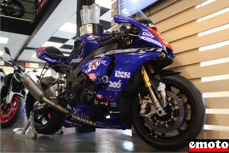 la yamaha r1 superstock du team moto ain