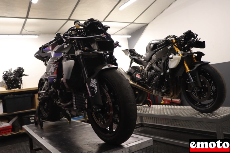 yamaha r1 et r6 en cours de preparation dans l atelier motoain