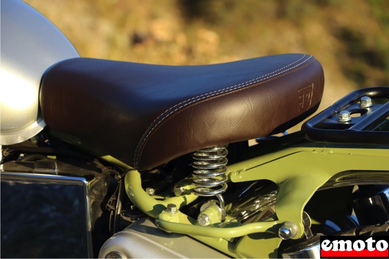 epaisse selle suspendue a ressorts pour le confort epaisse selle suspendue a ressorts pour le confort