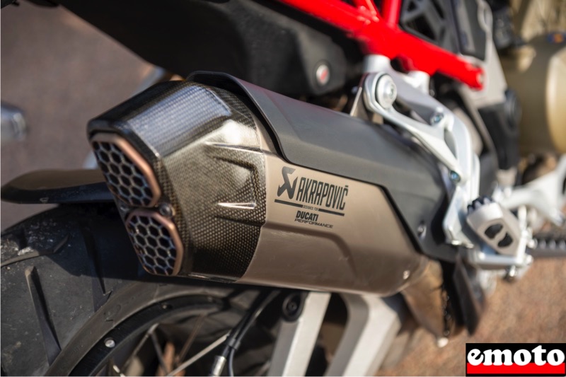 silencieux akrapovic du pack performance