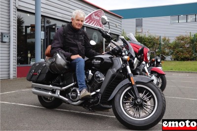 Philippe et son Indian Scout chez Indian Rennes