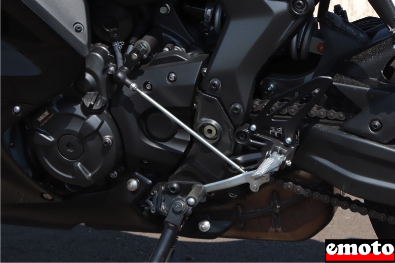 pas de shifter de serie sur la r7 pas d electronique pas de shifter de serie sur la r7 pas d electronique