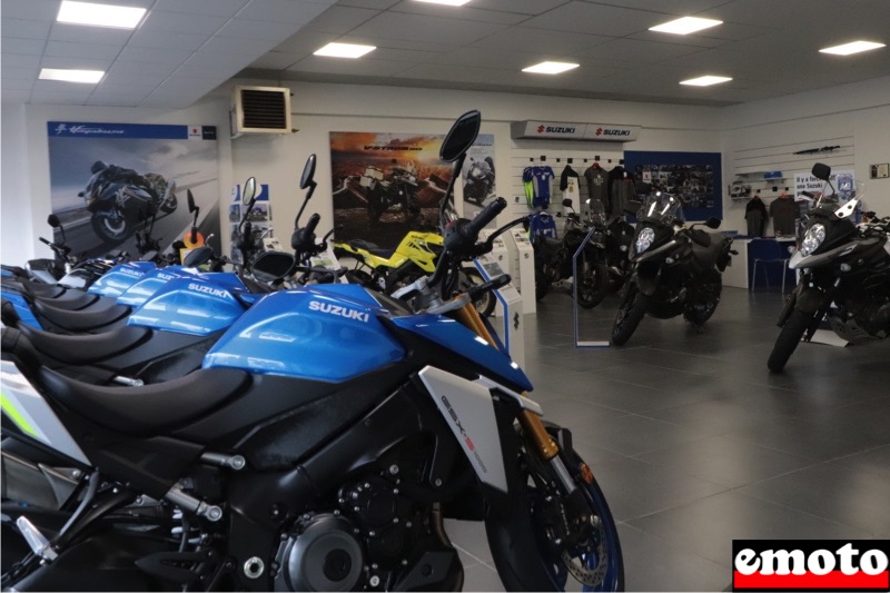showroom suzuki motos schumpp avec la gsxs 1000 showroom suzuki motos schumpp avec la gsxs 1000