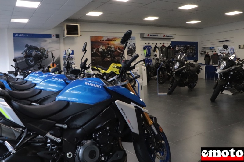 showroom suzuki motos schumpp avec la gsxs 1000