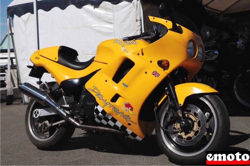 triumph daytona 900 avec le 3 cylindres triumph daytona 900 avec le 3 cylindres