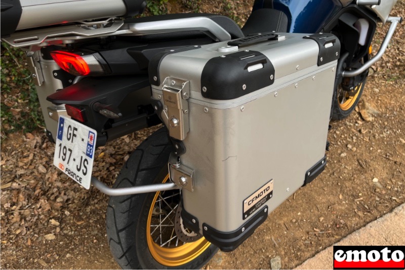 les valises sont en option c est un lot avec le top case les valises sont en option c est un lot avec le top case