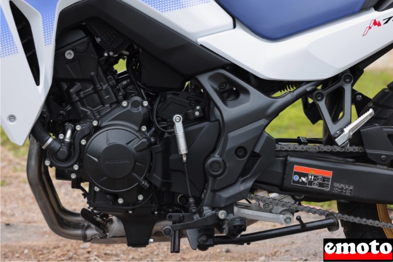 le moteur cote gauche avec ici le shifter up down en option le moteur cote gauche avec ici le shifter up down en option